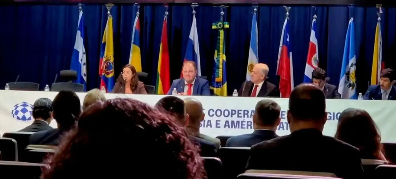 Politológovia a ekonómovia diskutujú v São Paule o zborníku strategickej spolupráce